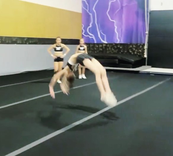 Tag someone you challenge to try this tumbling pass! 👀