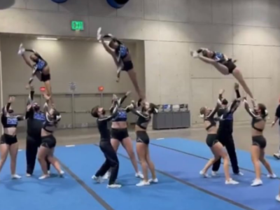 This stunt just gets better the more you watch 🤩 @thesouthbaydivas