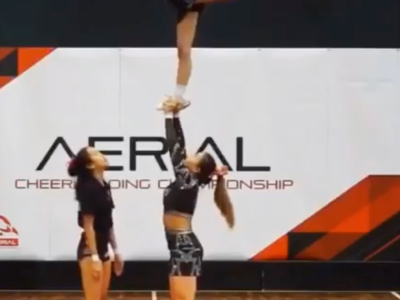 More all-girl partner stunts? I think yes 😍