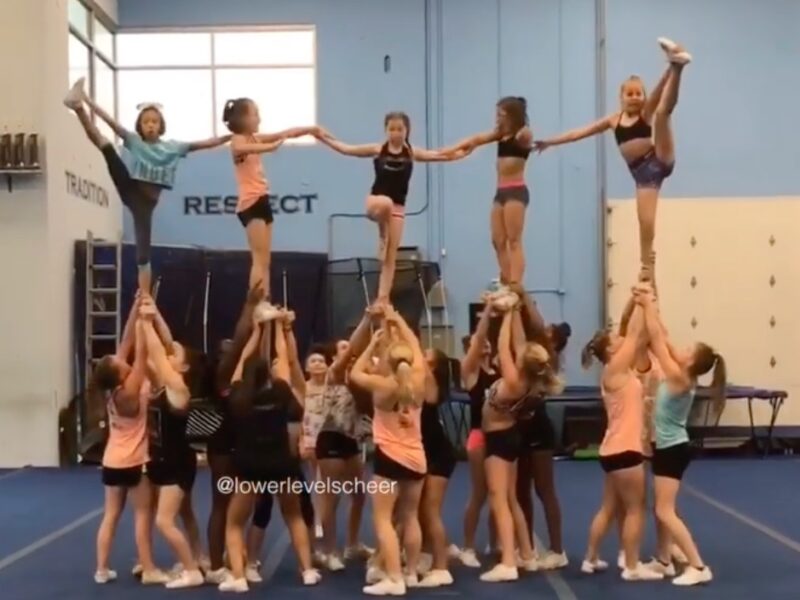 Beautiful level 4 pyramid from @vas_cheer 💙