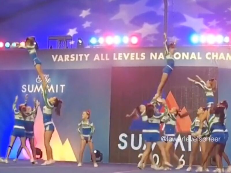 Level 2 stunt + pyramid 💚