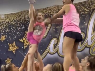 Who says level 1 pyramids can’t be fun? 😍 @celebritycheerpa @celebritycheervoguee