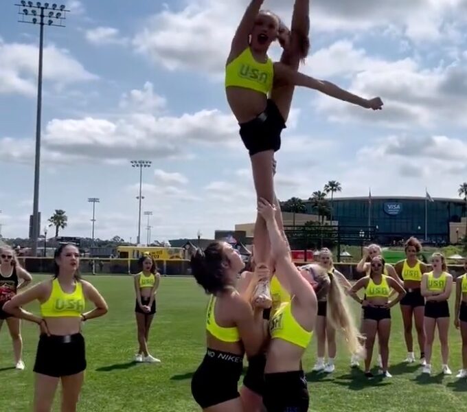 Some @usastarzcheer outdoor stunting for your feed